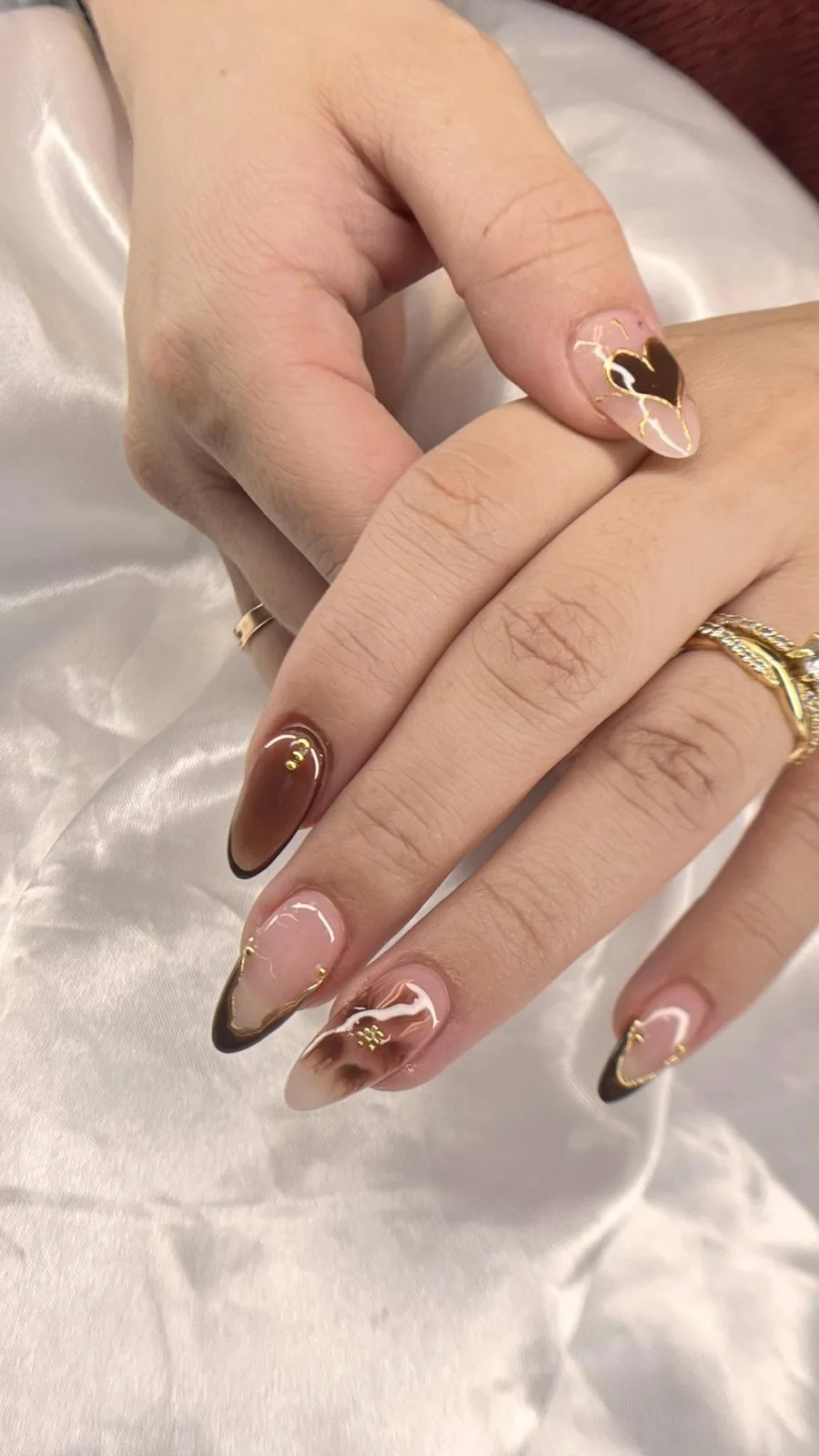 Gold accent nail design